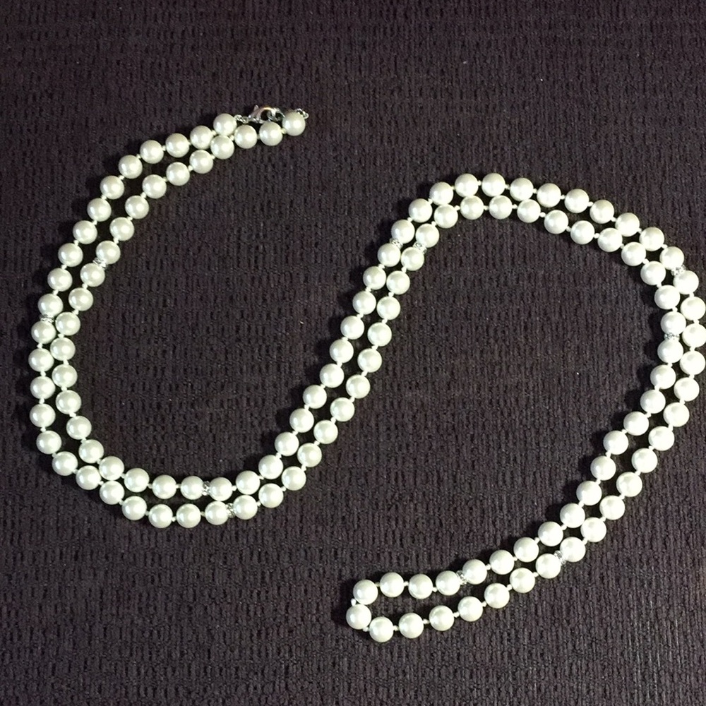 Stella & Dot long faux pearl necklace